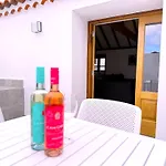 Tropicalidays La Punta Apartamento *