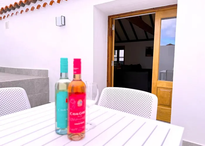 Tropicalidays La Punta Apartamento *